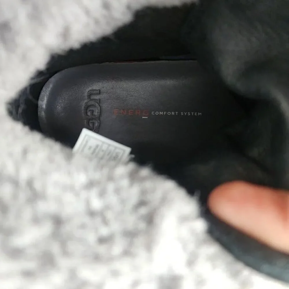 UGG roseok black